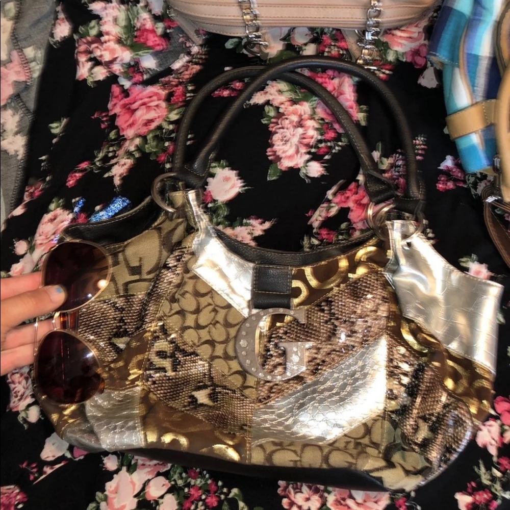 Guess Handbag - Picture 2 of 6